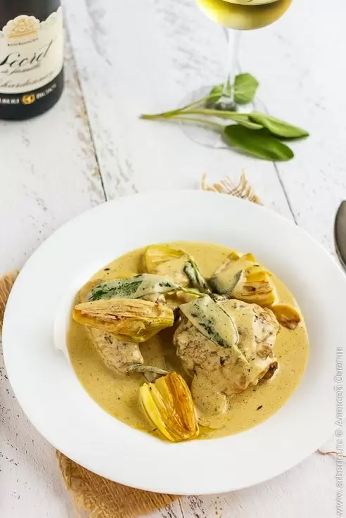 Курица в сливочном соусе с шалфеем: гастрономическое искусство на вашей кухне
