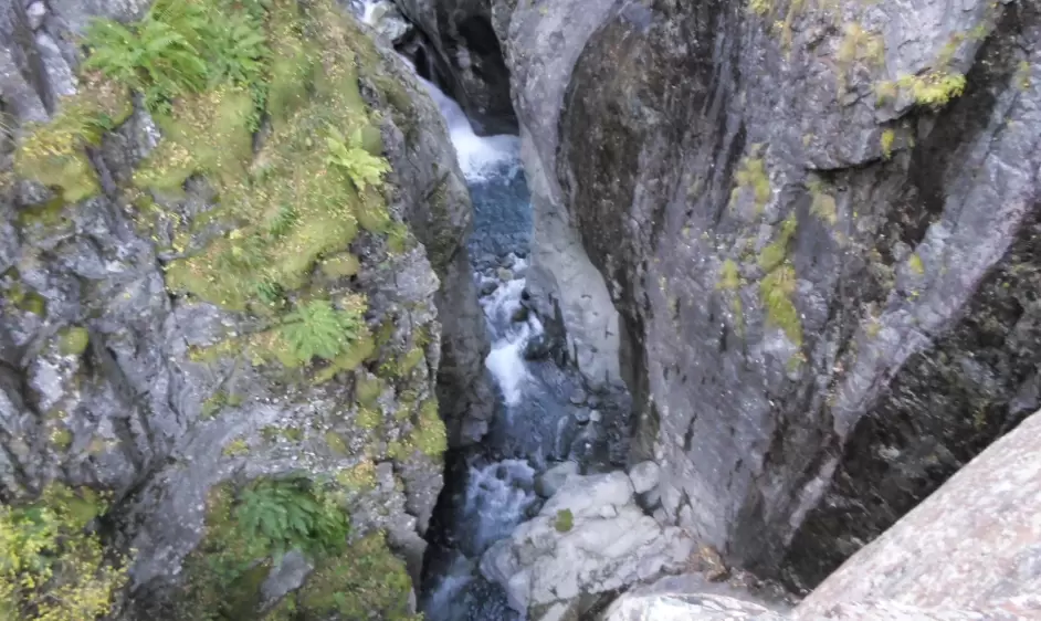 Загадочный каньон Чертова мельница: магия природы в удивительном Домбае