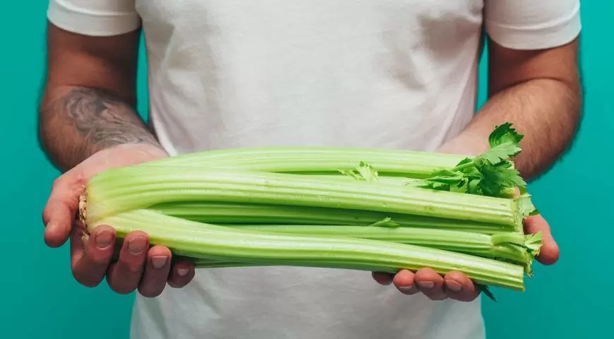 Почему сок сельдерея идеален для восстановления после праздников