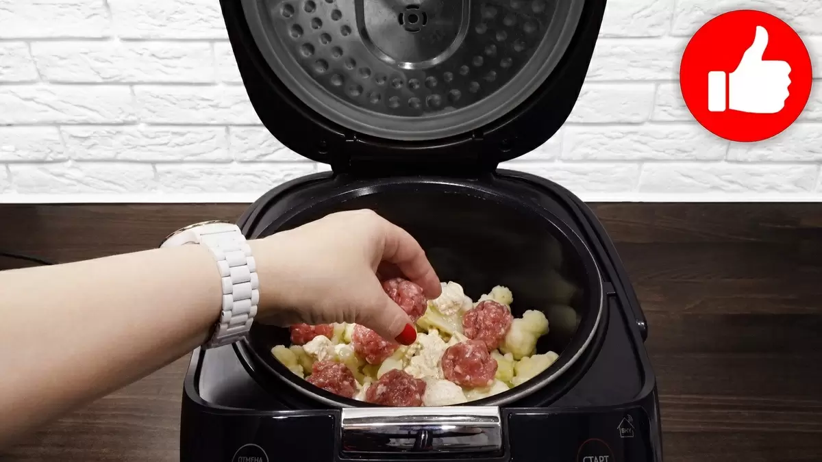 Нежная цветная капуста с фрикадельками: идеальный обед в мультиварке