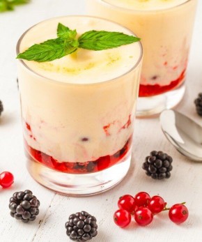 Сладкая симфония: сабайон с шампанским и ягодами