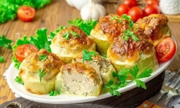 Кабачки с фаршем, запеченные в духовке — идеальное летнее блюдо