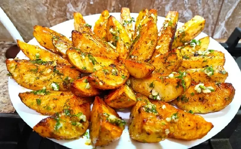 Новая жизнь картошки: как просто и вкусно мариновать на лето