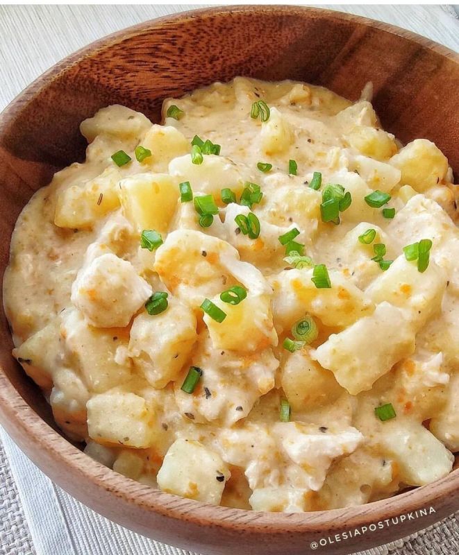 Нежная картошка с курицей в сливочно-сырном соусе