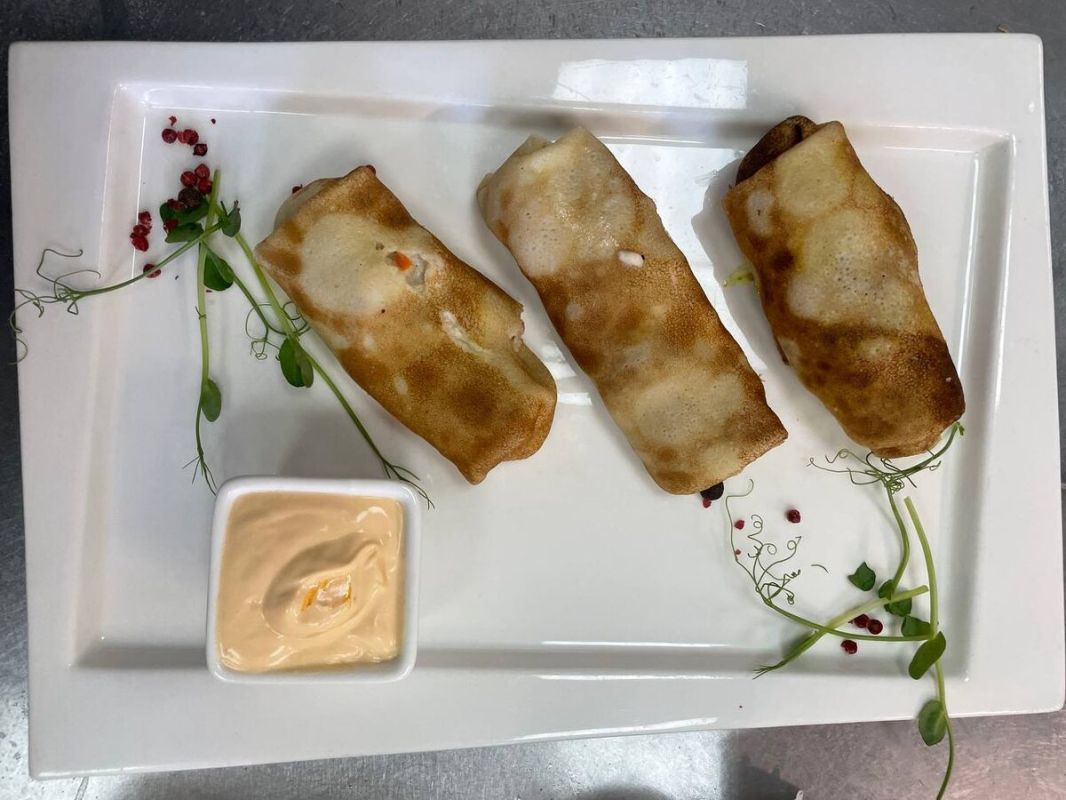 Трио блинов: кулинарная симфония с уткой, кроликом и рыбой